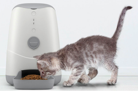 Ordinary food container pet feeder.png