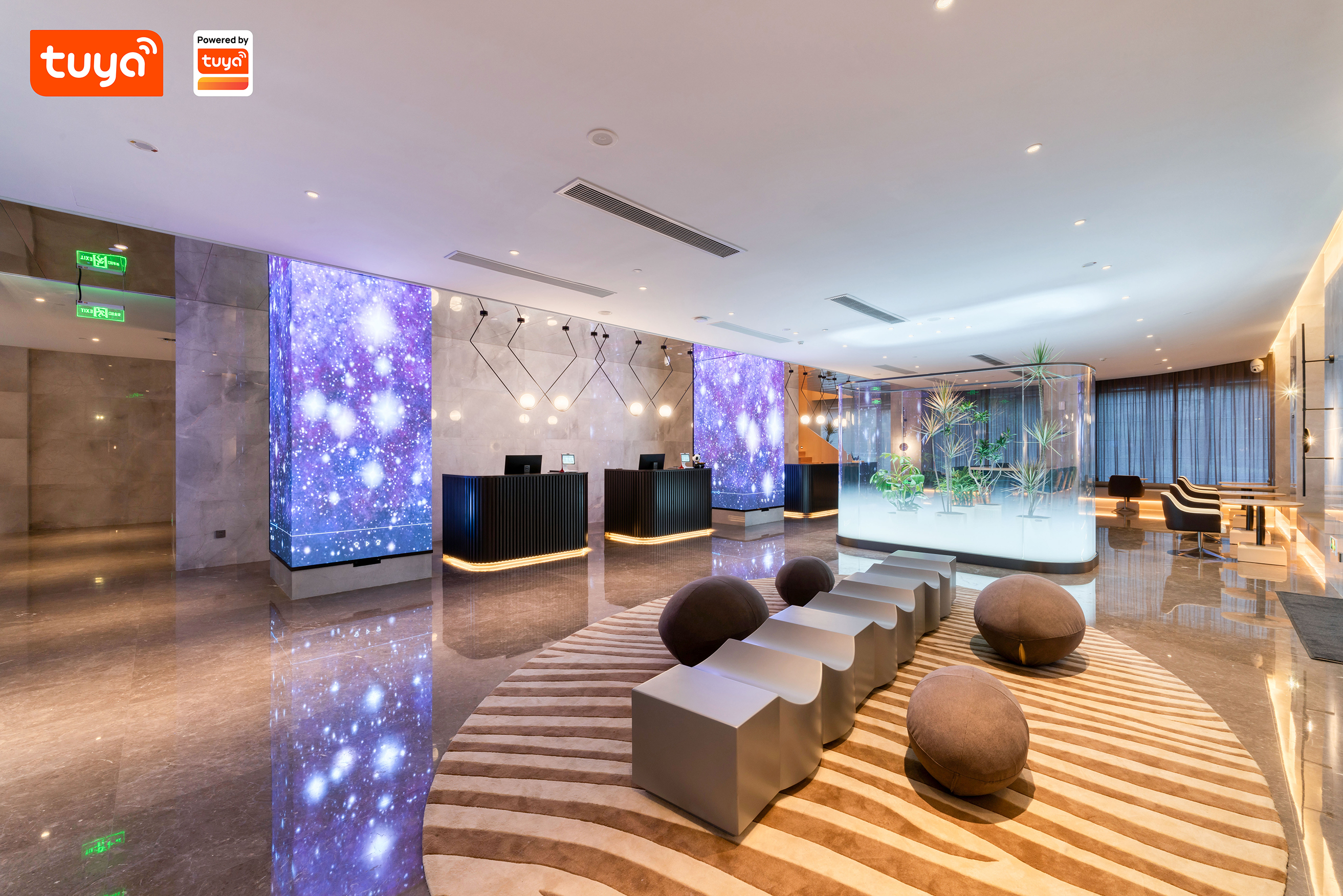 休闲,运动等生活场景,连接门锁,电灯,电视,窗帘等全品类的智慧酒店